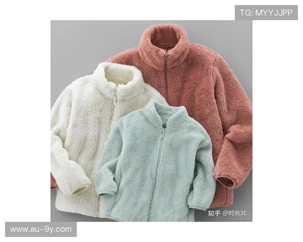 以足球状内里摇粒绒打造冬日保暖新风尚引领时尚与舒适并存体验 以足球状内里摇粒绒打造冬日保暖新风尚引领时尚与舒适并存体验